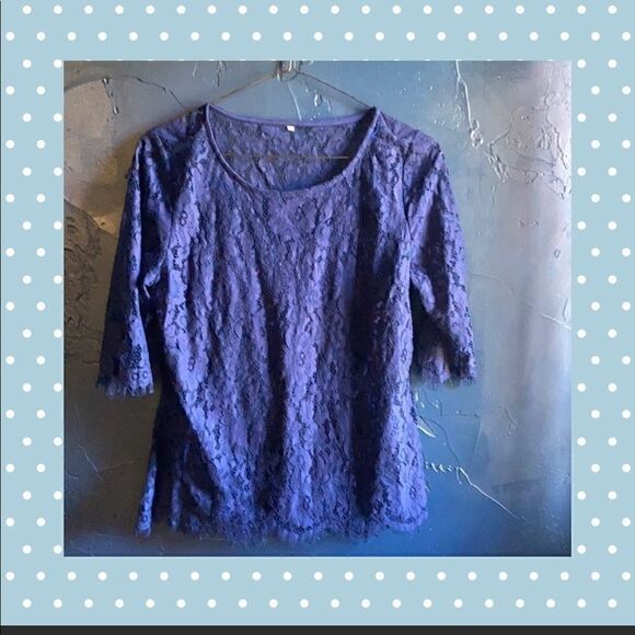 ♦️A  Navy Lace Top!!! Bundle all items 3 for $25 and Offer $25 - Picture 1 of 6